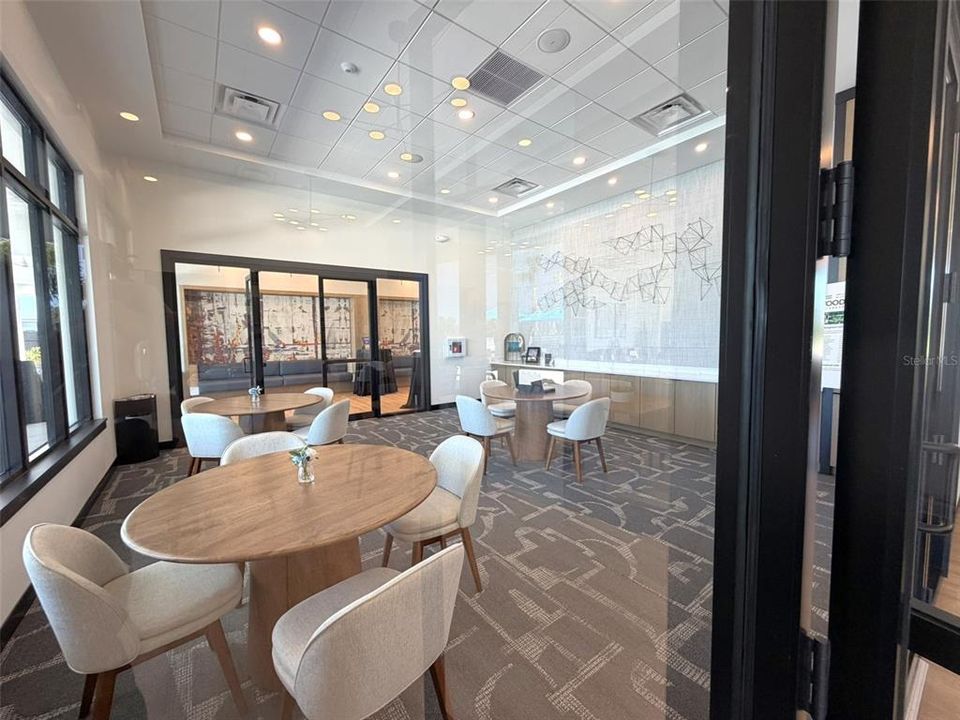 For Sale: $650,000 (3 beds, 3 baths, 2117 Square Feet)