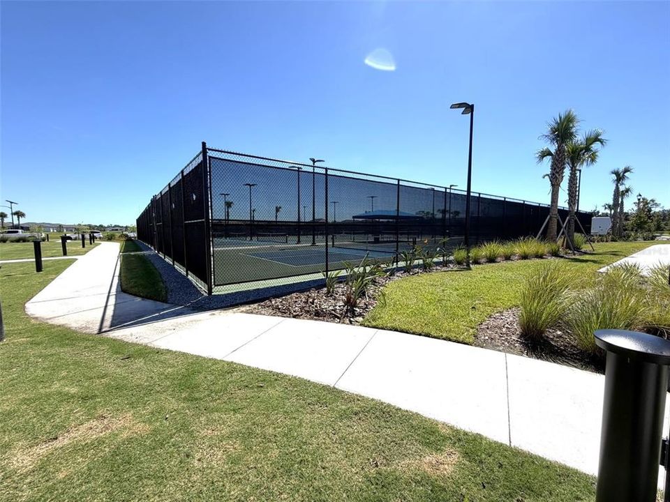 For Sale: $650,000 (3 beds, 3 baths, 2117 Square Feet)