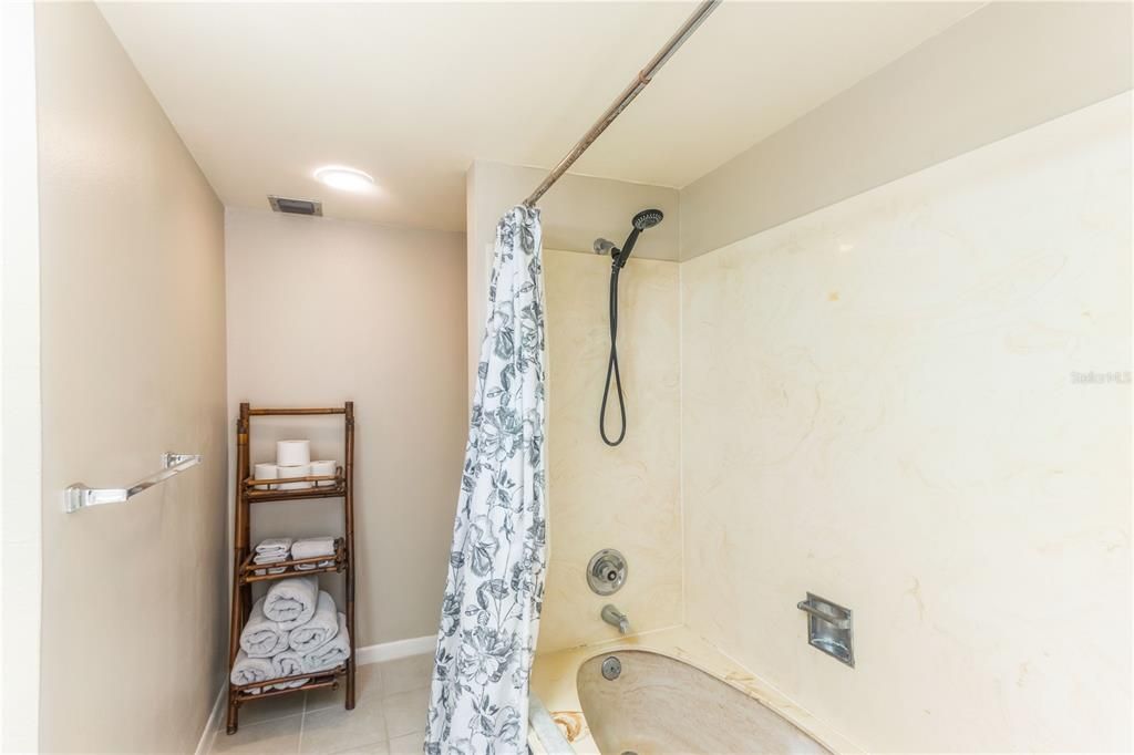 En Renta: $2,400 (1 camas, 1 baños, 1235 Pies cuadrados)