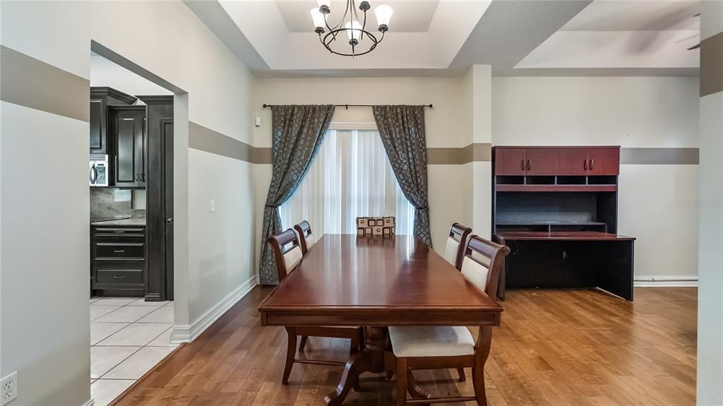 En Venta: $550,000 (4 camas, 2 baños, 2363 Pies cuadrados)