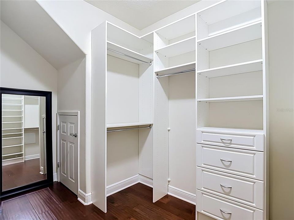 For Sale: $800,000 (4 beds, 3 baths, 3243 Square Feet)