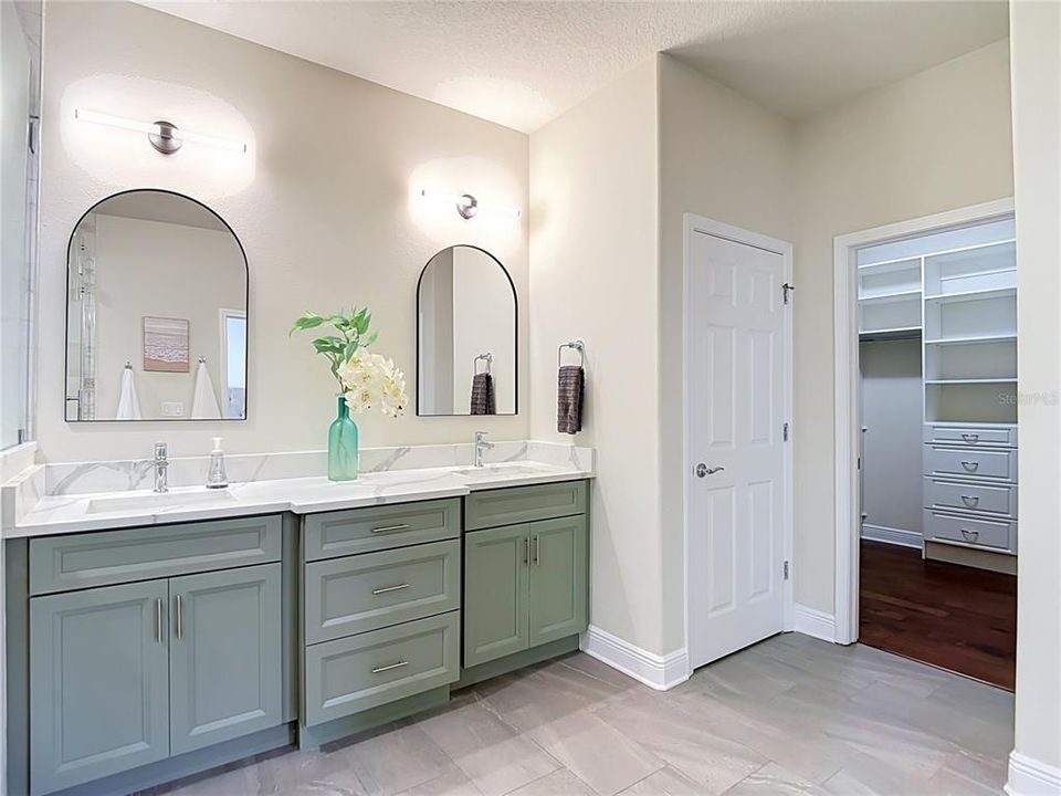 For Sale: $800,000 (4 beds, 3 baths, 3243 Square Feet)