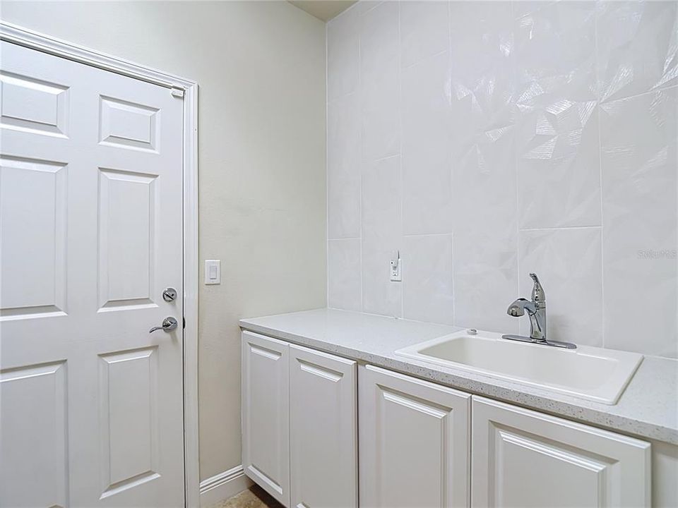 For Sale: $800,000 (4 beds, 3 baths, 3243 Square Feet)