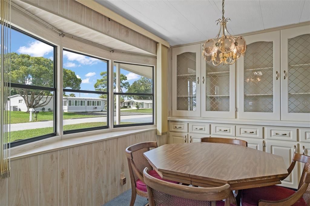 For Sale: $124,900 (2 beds, 2 baths, 1104 Square Feet)