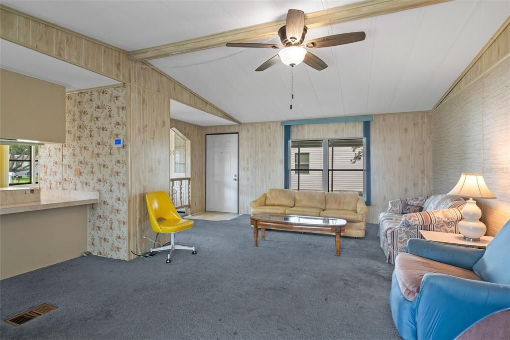 For Sale: $124,900 (2 beds, 2 baths, 1104 Square Feet)