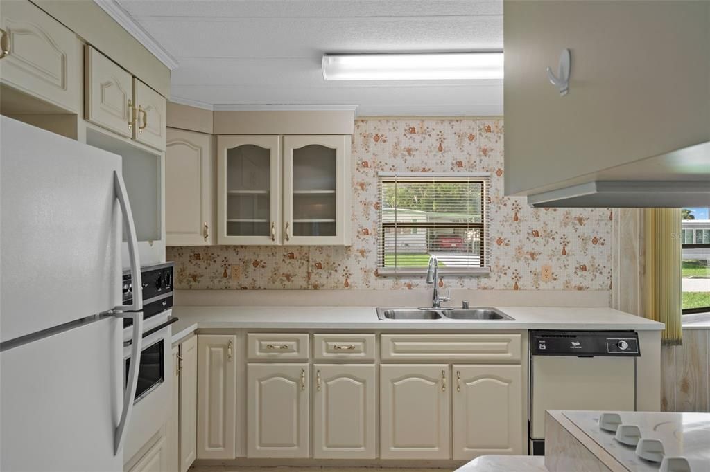 For Sale: $124,900 (2 beds, 2 baths, 1104 Square Feet)