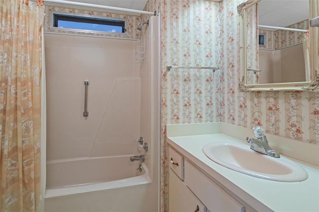 For Sale: $124,900 (2 beds, 2 baths, 1104 Square Feet)