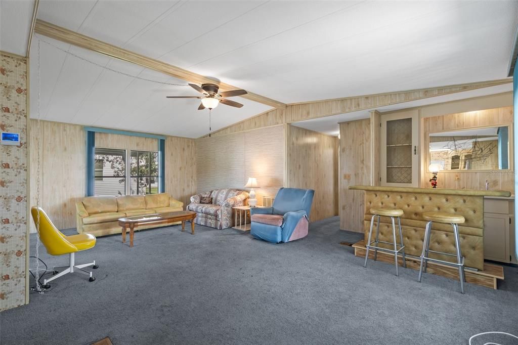 For Sale: $124,900 (2 beds, 2 baths, 1104 Square Feet)