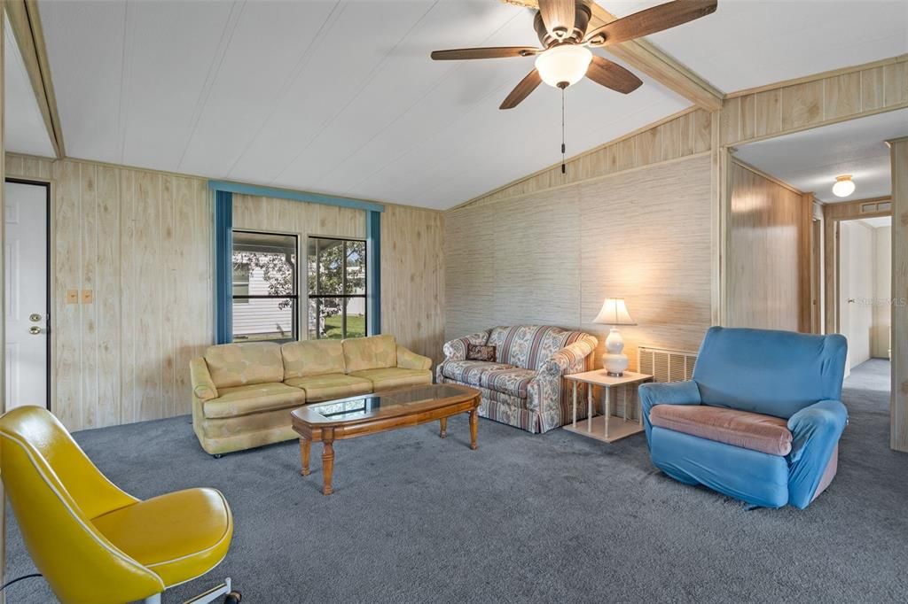 For Sale: $124,900 (2 beds, 2 baths, 1104 Square Feet)