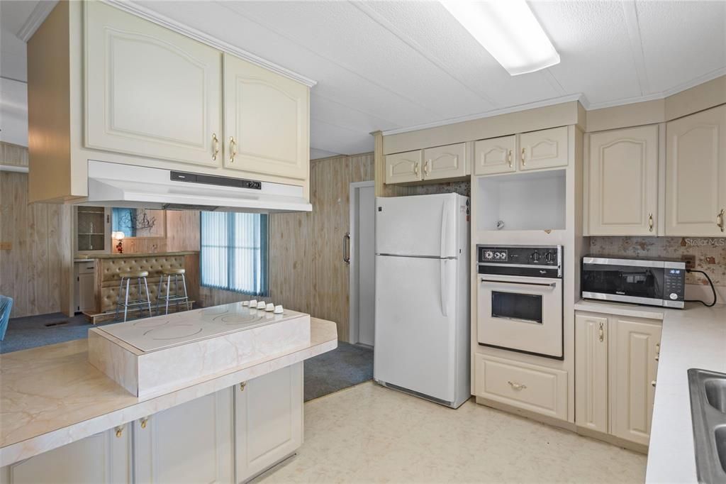 For Sale: $124,900 (2 beds, 2 baths, 1104 Square Feet)
