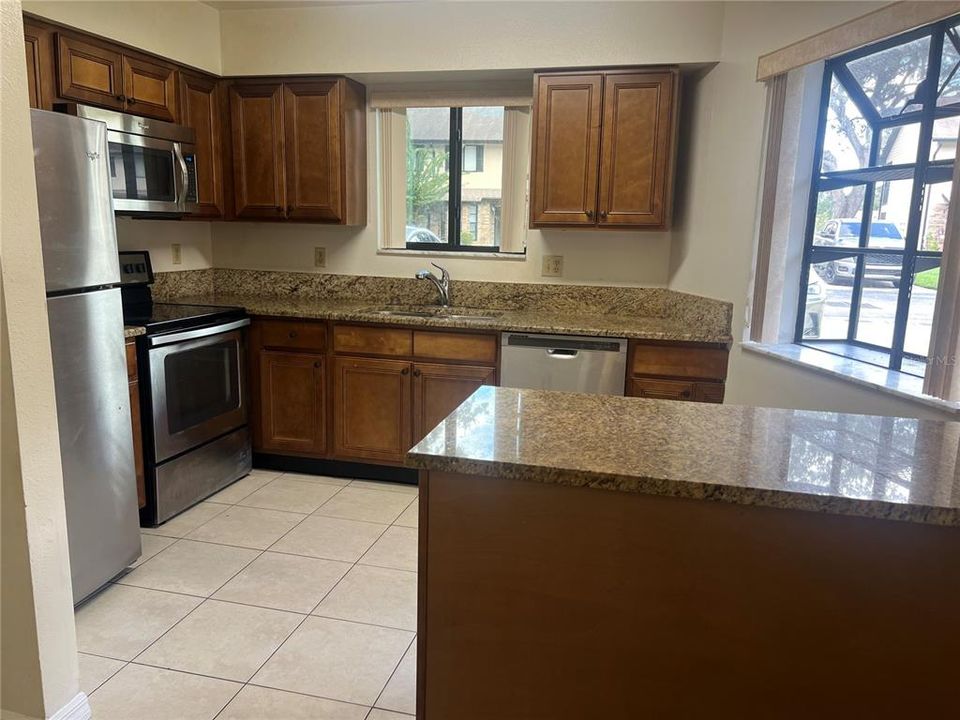 For Rent: $1,700 (2 beds, 2 baths, 938 Square Feet)
