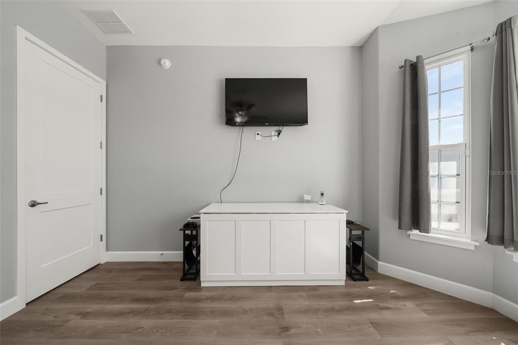На продажу: $339,900 (2 спален, 2 ванн, 1512 Квадратных фут)
