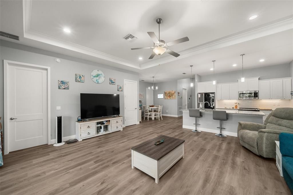 На продажу: $339,900 (2 спален, 2 ванн, 1512 Квадратных фут)