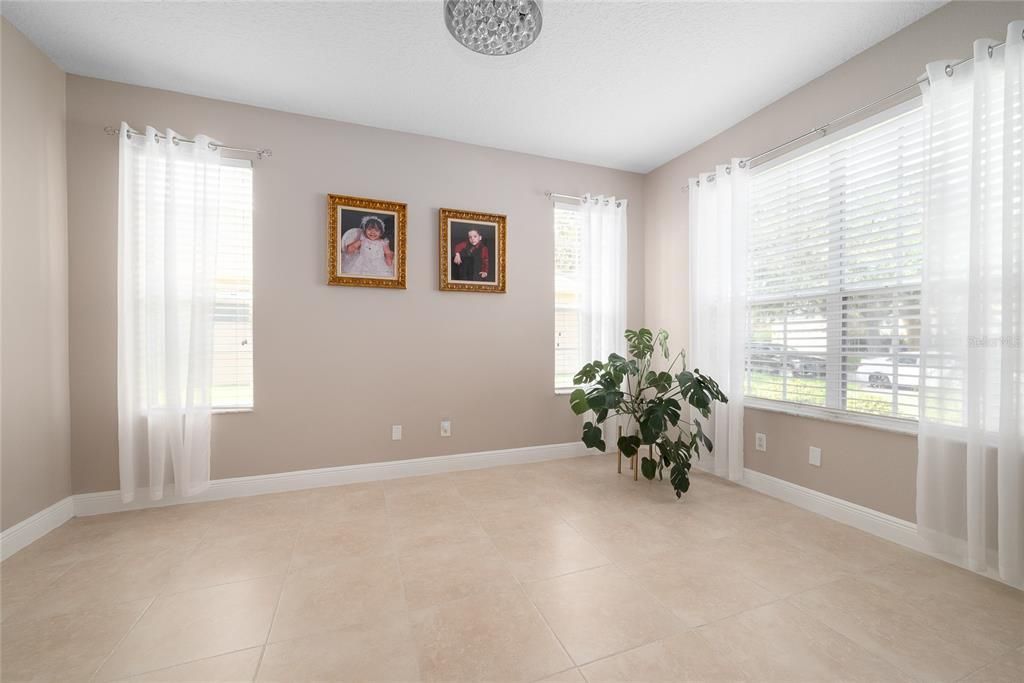 En Venta: $640,000 (5 camas, 3 baños, 2983 Pies cuadrados)