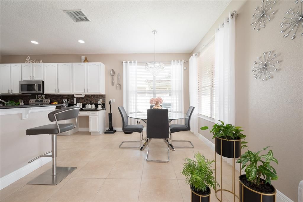 En Venta: $640,000 (5 camas, 3 baños, 2983 Pies cuadrados)