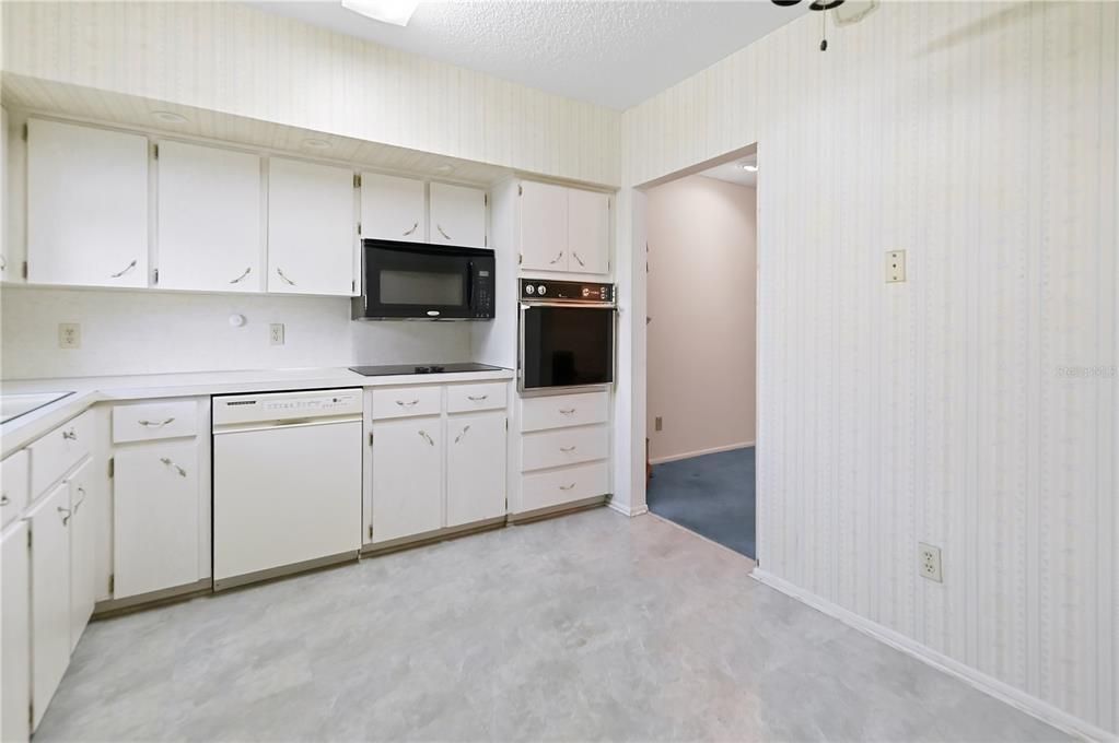 На продажу: $169,900 (2 спален, 2 ванн, 1400 Квадратных фут)