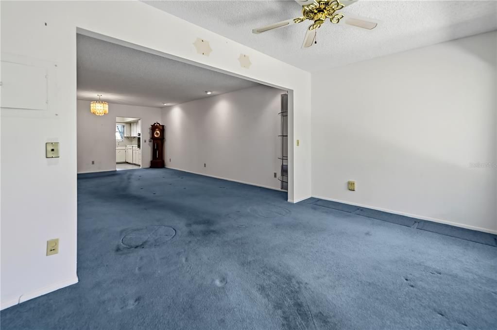 На продажу: $169,900 (2 спален, 2 ванн, 1400 Квадратных фут)