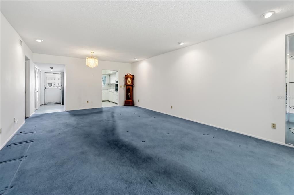 На продажу: $169,900 (2 спален, 2 ванн, 1400 Квадратных фут)