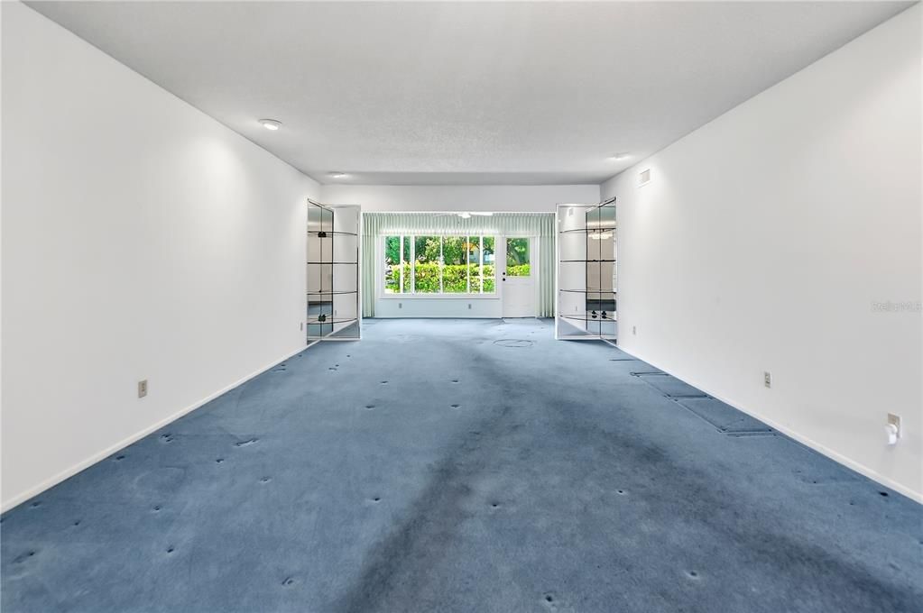 На продажу: $169,900 (2 спален, 2 ванн, 1400 Квадратных фут)
