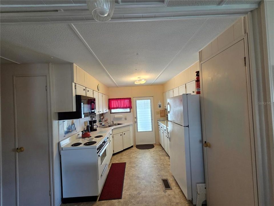 Active With Contract: $71,500 (2 beds, 2 baths, 960 Square Feet)