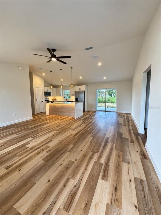 For Sale: $292,900 (3 beds, 2 baths, 1473 Square Feet)