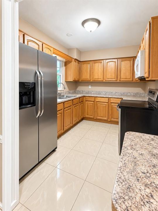 На продажу: $330,000 (2 спален, 1 ванн, 971 Квадратных фут)