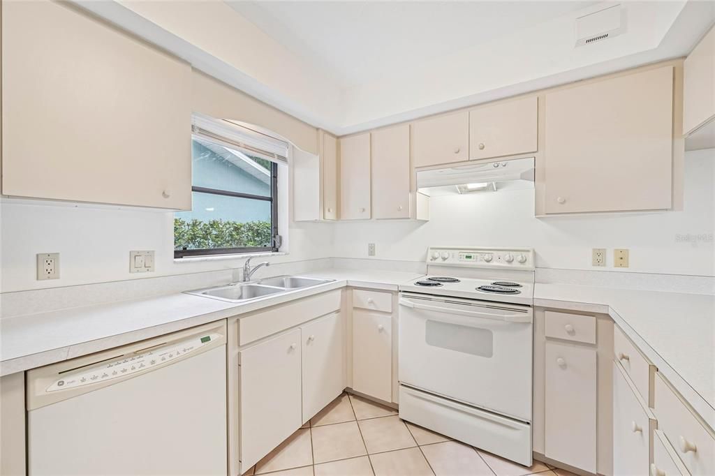 For Sale: $345,000 (3 beds, 2 baths, 1626 Square Feet)