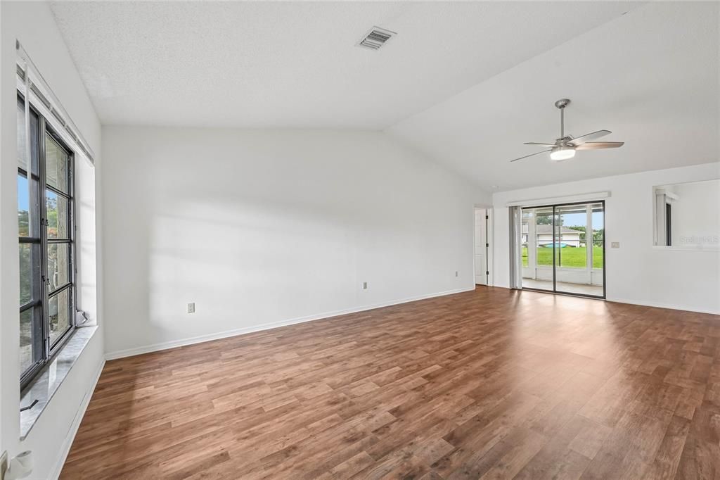 For Sale: $345,000 (3 beds, 2 baths, 1626 Square Feet)