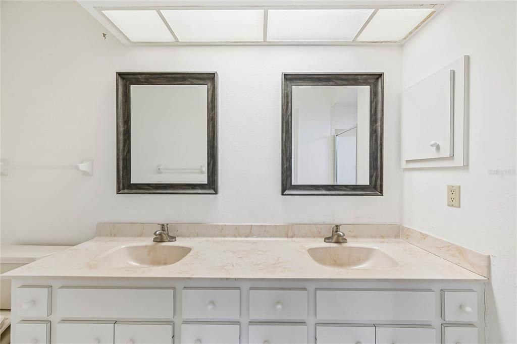 For Sale: $345,000 (3 beds, 2 baths, 1626 Square Feet)