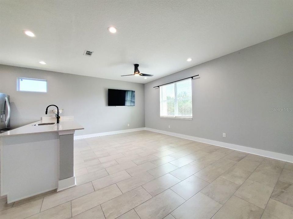 For Rent: $2,200 (3 beds, 2 baths, 1391 Square Feet)