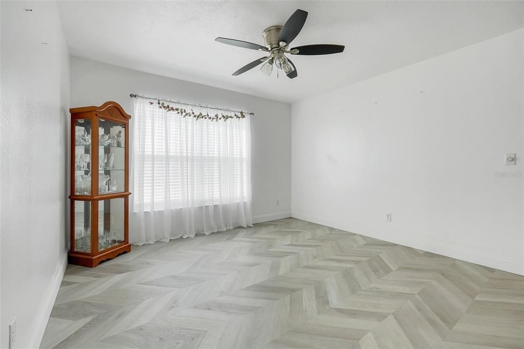 For Sale: $499,999 (4 beds, 3 baths, 2208 Square Feet)
