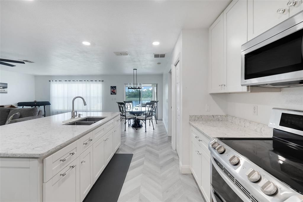 For Sale: $499,999 (4 beds, 3 baths, 2208 Square Feet)