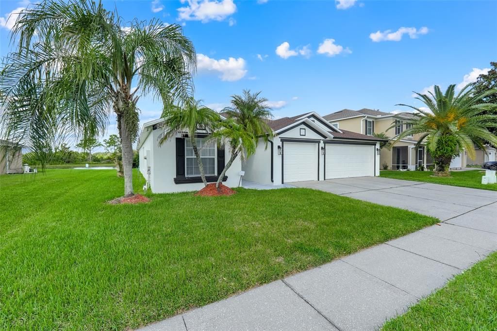 For Sale: $499,999 (4 beds, 3 baths, 2208 Square Feet)