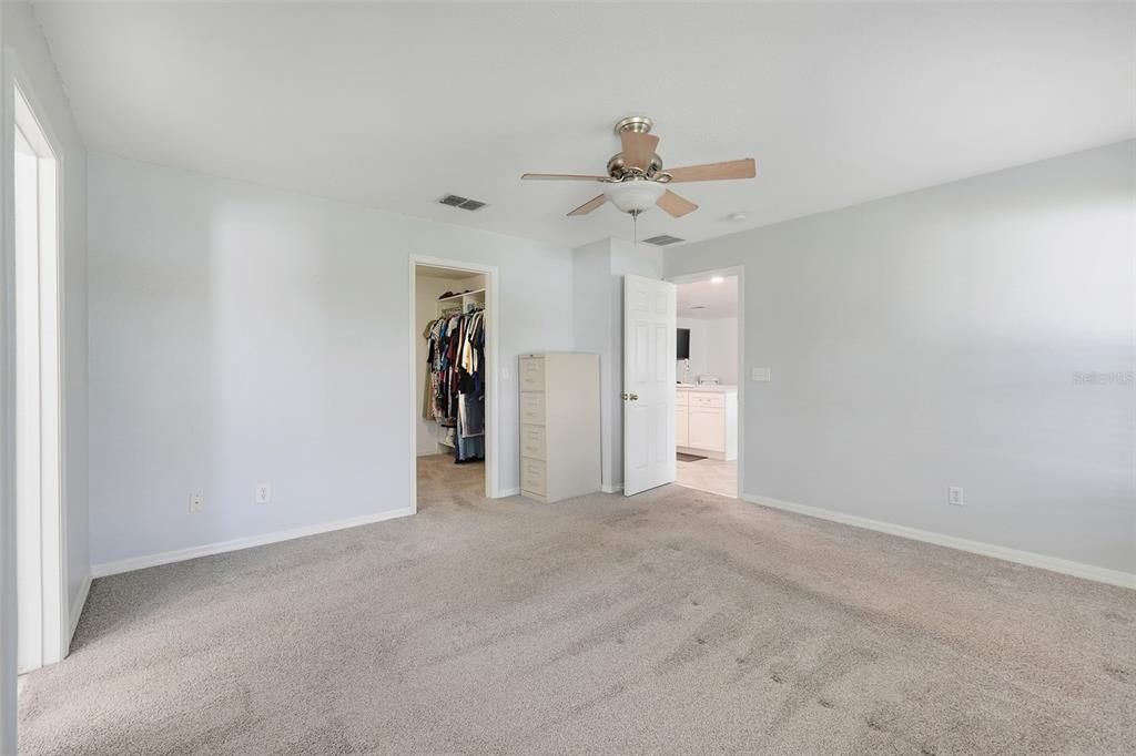 For Sale: $499,999 (4 beds, 3 baths, 2208 Square Feet)