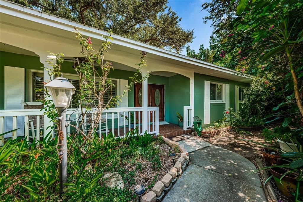 Active With Contract: $560,000 (3 beds, 3 baths, 2083 Square Feet)