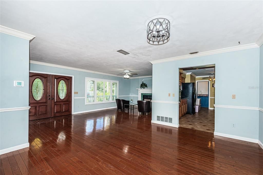 Active With Contract: $560,000 (3 beds, 3 baths, 2083 Square Feet)
