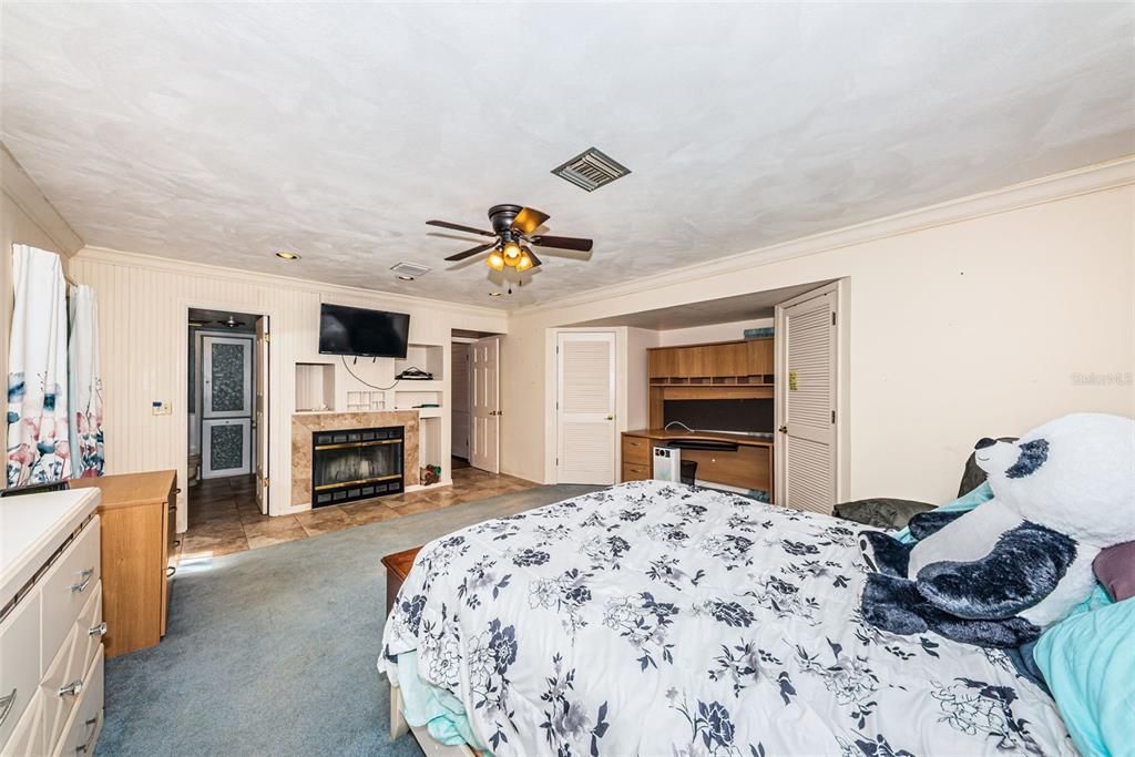 Active With Contract: $560,000 (3 beds, 3 baths, 2083 Square Feet)