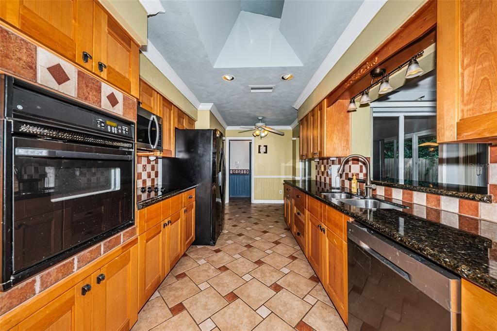 Active With Contract: $560,000 (3 beds, 3 baths, 2083 Square Feet)