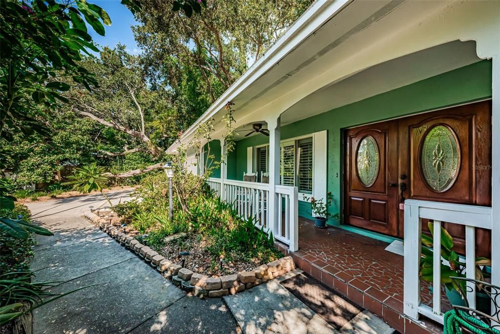 Active With Contract: $560,000 (3 beds, 3 baths, 2083 Square Feet)