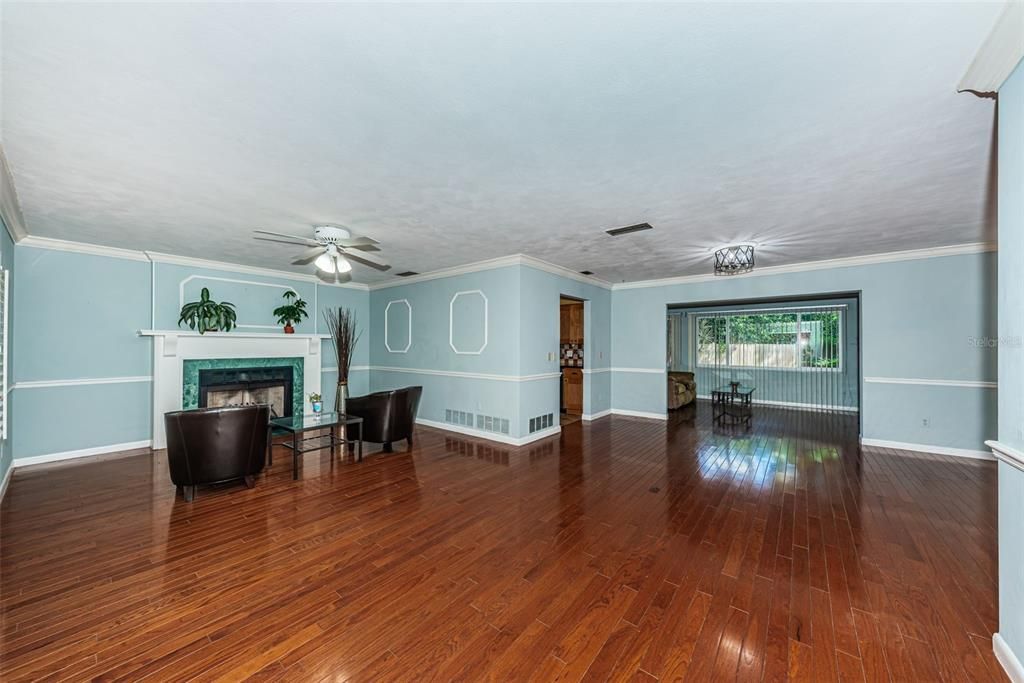 Active With Contract: $560,000 (3 beds, 3 baths, 2083 Square Feet)
