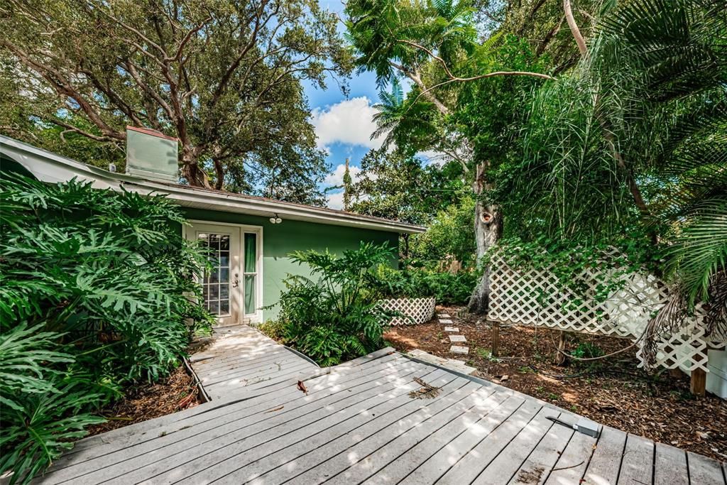 Active With Contract: $560,000 (3 beds, 3 baths, 2083 Square Feet)