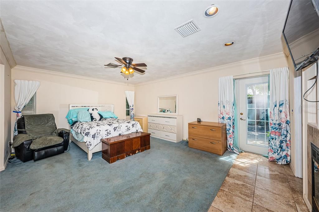 Active With Contract: $560,000 (3 beds, 3 baths, 2083 Square Feet)