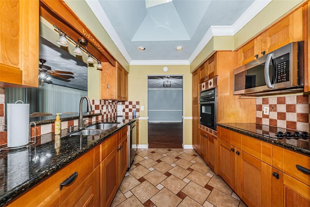 Active With Contract: $560,000 (3 beds, 3 baths, 2083 Square Feet)