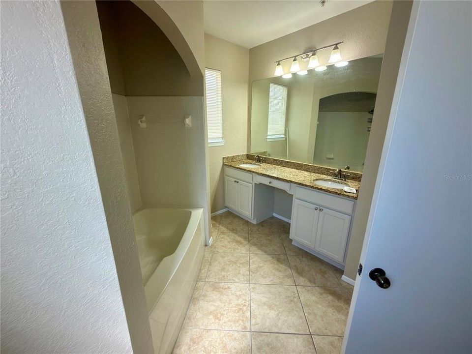 В аренду: $1,695 (2 спален, 2 ванн, 1242 Квадратных фут)