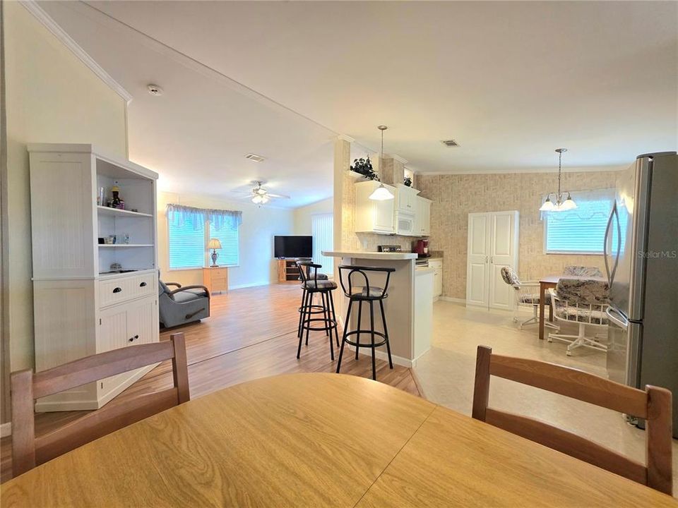 For Sale: $219,900 (2 beds, 2 baths, 1188 Square Feet)