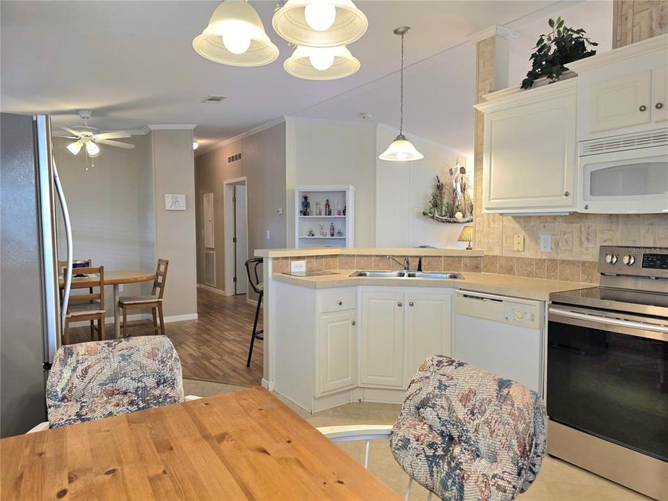 For Sale: $219,900 (2 beds, 2 baths, 1188 Square Feet)