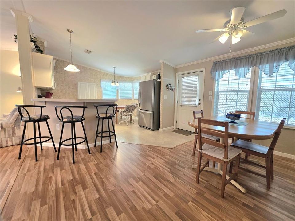 For Sale: $219,900 (2 beds, 2 baths, 1188 Square Feet)