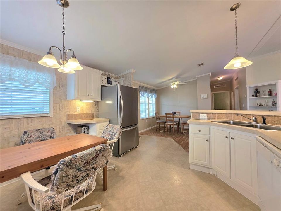 For Sale: $219,900 (2 beds, 2 baths, 1188 Square Feet)