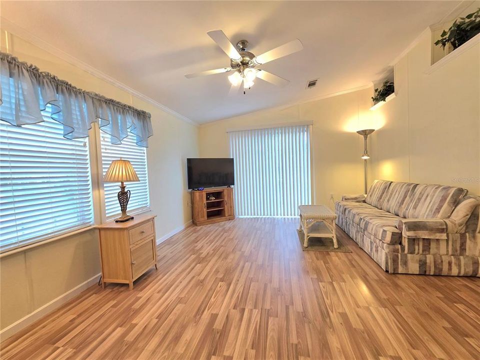 For Sale: $219,900 (2 beds, 2 baths, 1188 Square Feet)