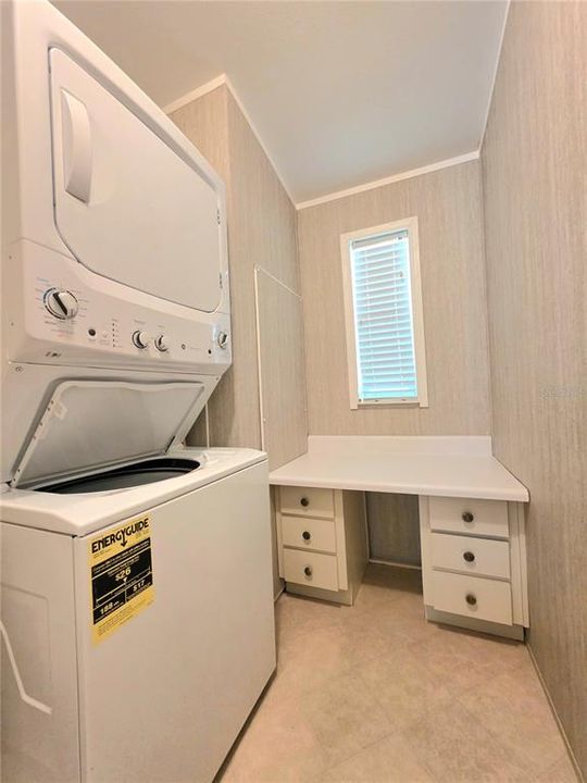 For Sale: $219,900 (2 beds, 2 baths, 1188 Square Feet)